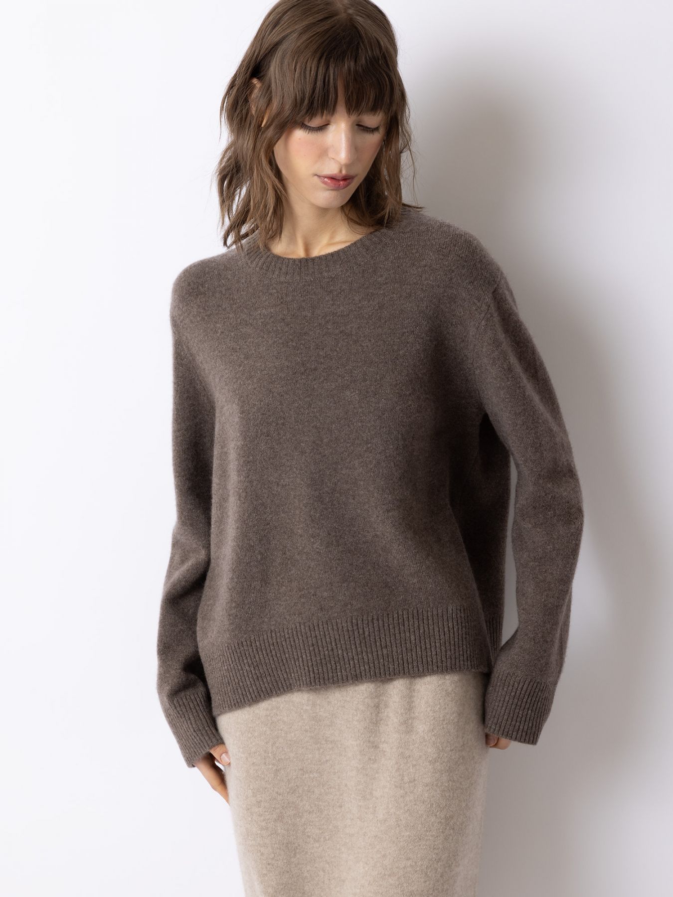 Rundhalspullover im Glattstrick