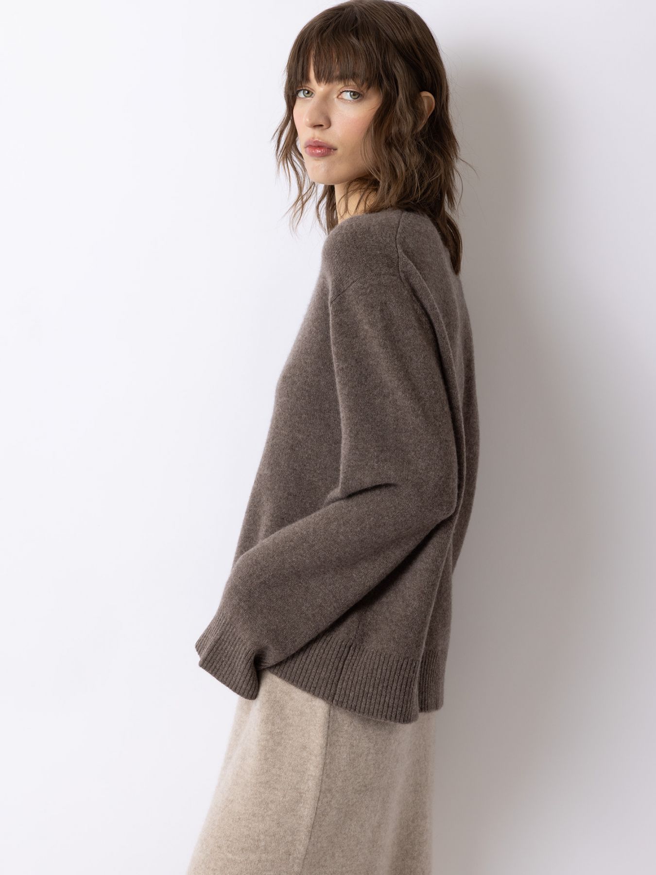 Rundhalspullover im Glattstrick