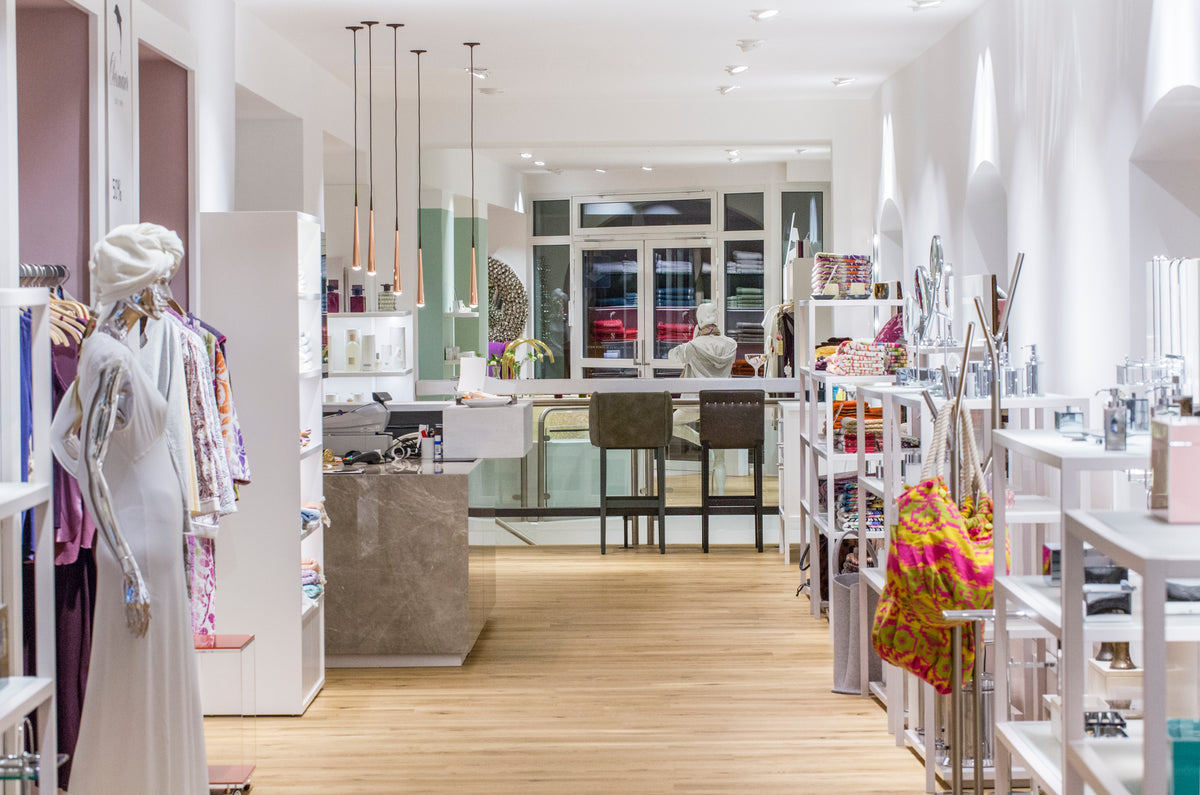 Verkaufsraum von Obermaier mit Mode, Textilien und Accessoires