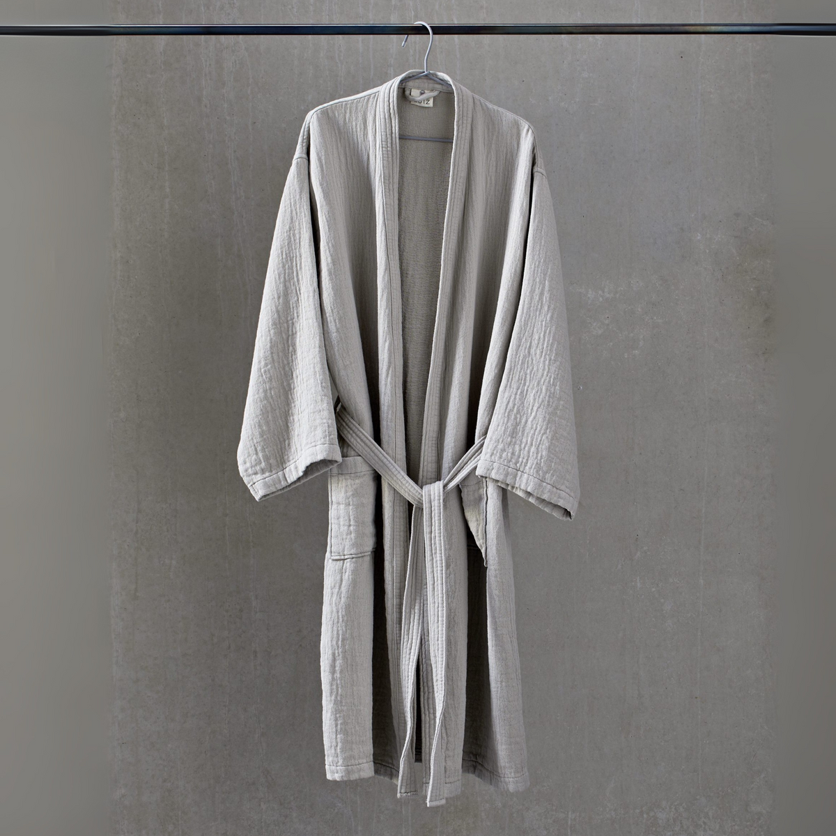 Bademantel Unisex "Leisure" von Luiz – Pebble