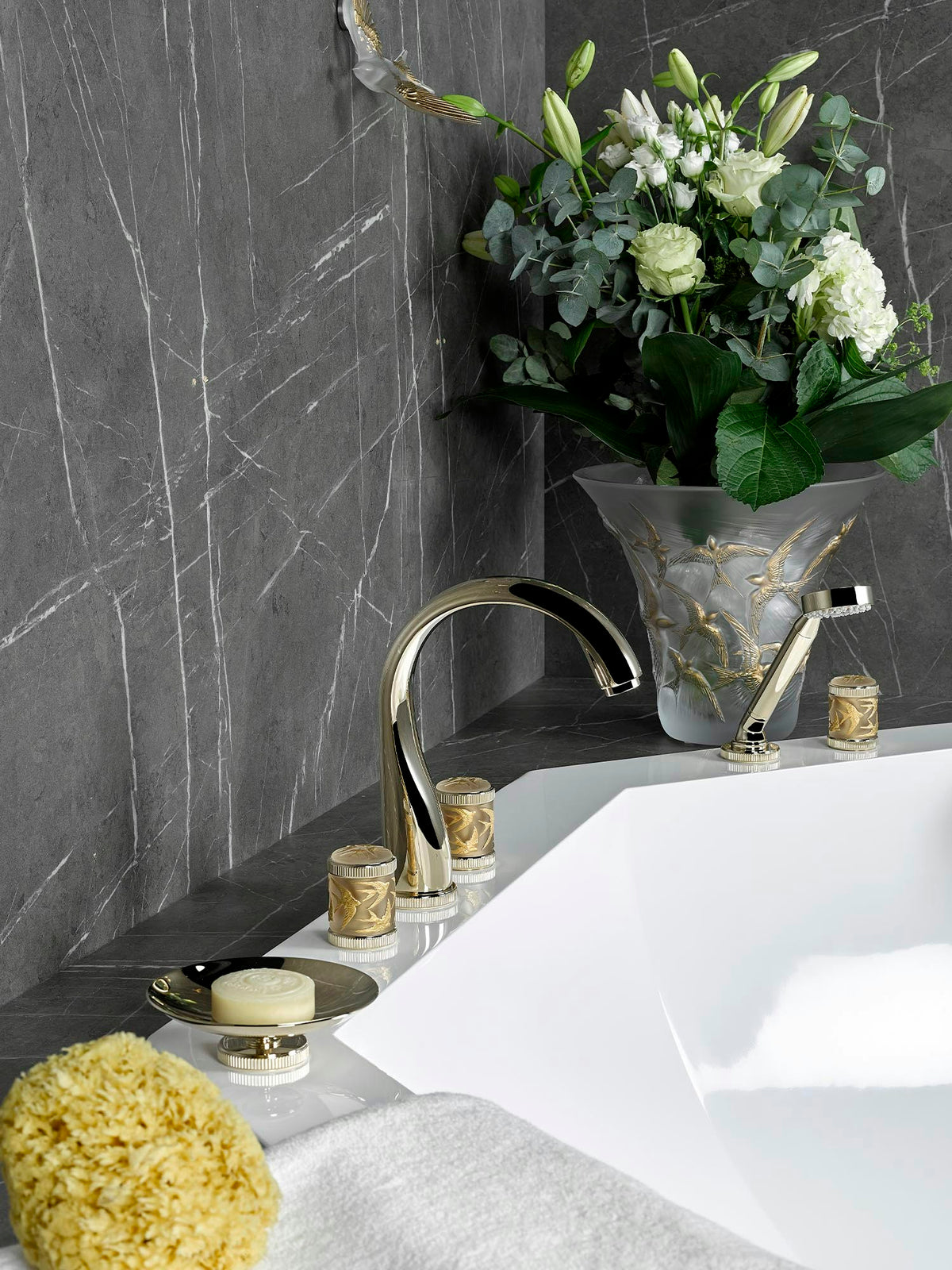 THG Hirondelles Dekor Gold – Kollektionsmotiv – andere Ausführung oder Detail/Zubehör / Ambiente – COLL_A4L_Diapo_07.jpg