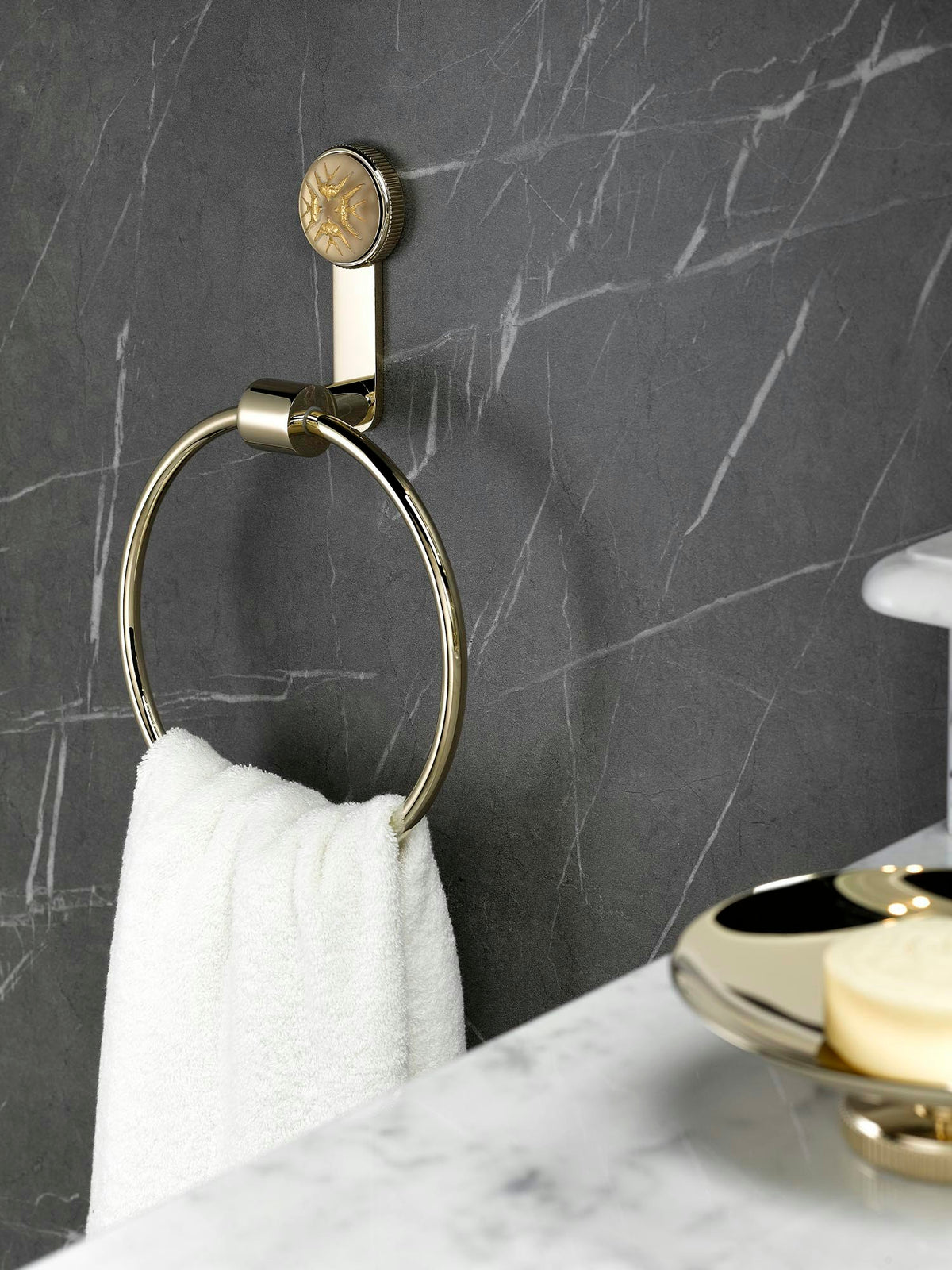 THG Hirondelles Dekor Gold – Kollektionsmotiv – andere Ausführung oder Detail/Zubehör / Ambiente – COLL_A4L_Diapo_10.jpg