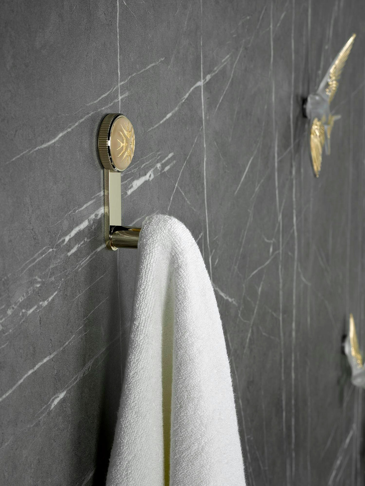 THG Hirondelles Dekor Gold – Kollektionsmotiv – andere Ausführung oder Detail/Zubehör / Ambiente – COLL_A4L_Diapo_11.jpg
