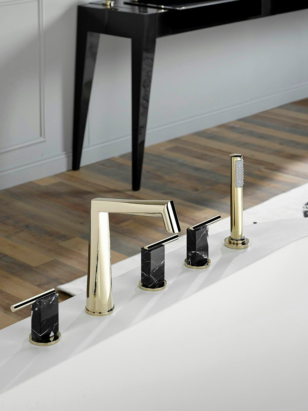 THG Montaigne Grand Antique Marmor mit Hebelgriffen – Kollektionsmotiv – andere Ausführung oder Detail/Zubehör / Ambiente – COLL_G3S_Diapo_05.jpg