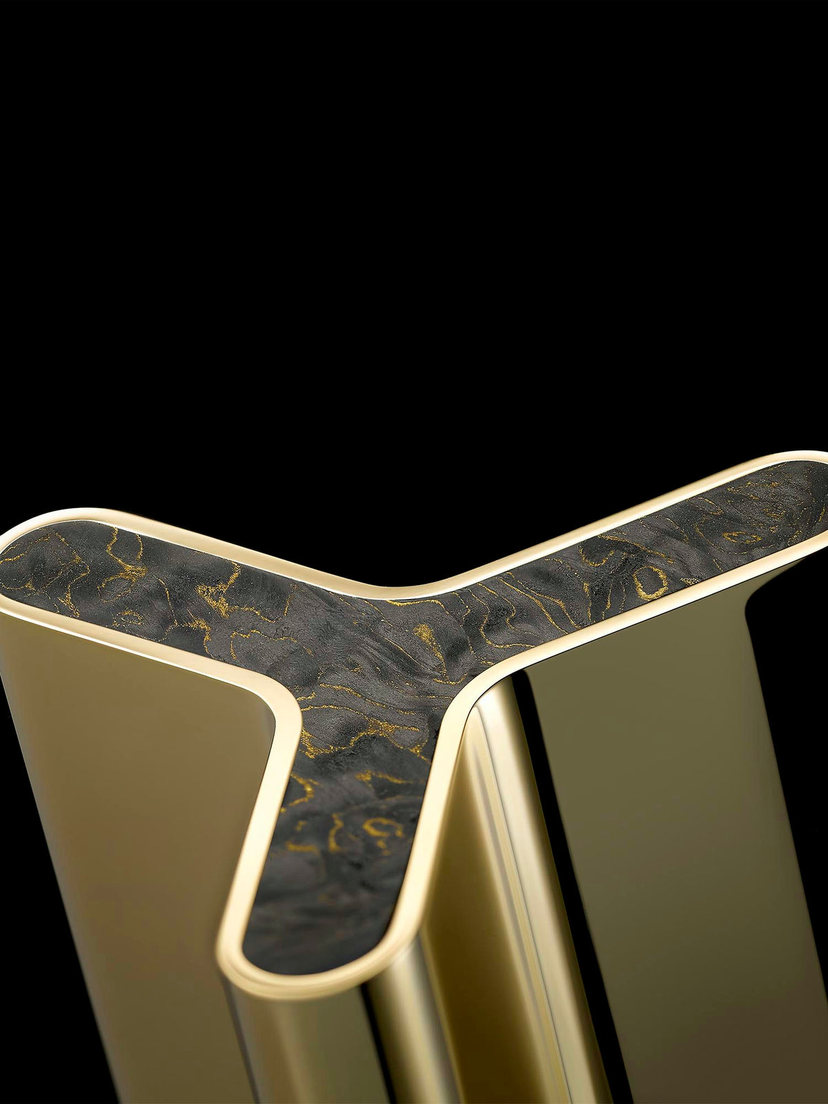 THG Icon-X Carbon Gold – Lifestyle / Ambiente – COLL_U7S_Diapo_02.jpg