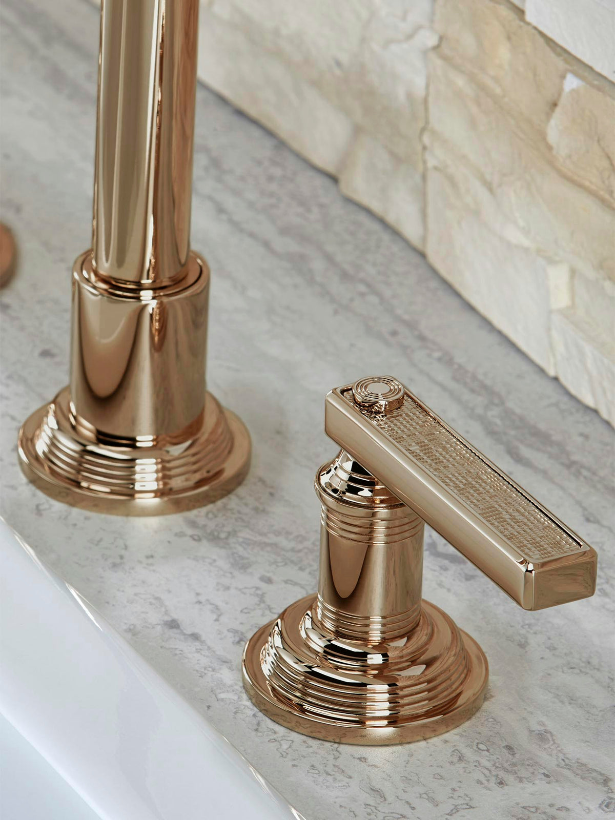 THG West coast mit Guilloché-Dekor mit Hebelgriffen – Kollektionsmotiv – andere Ausführung oder Detail/Zubehör / Ambiente – COLL_U9D_Diapo_12.jpg