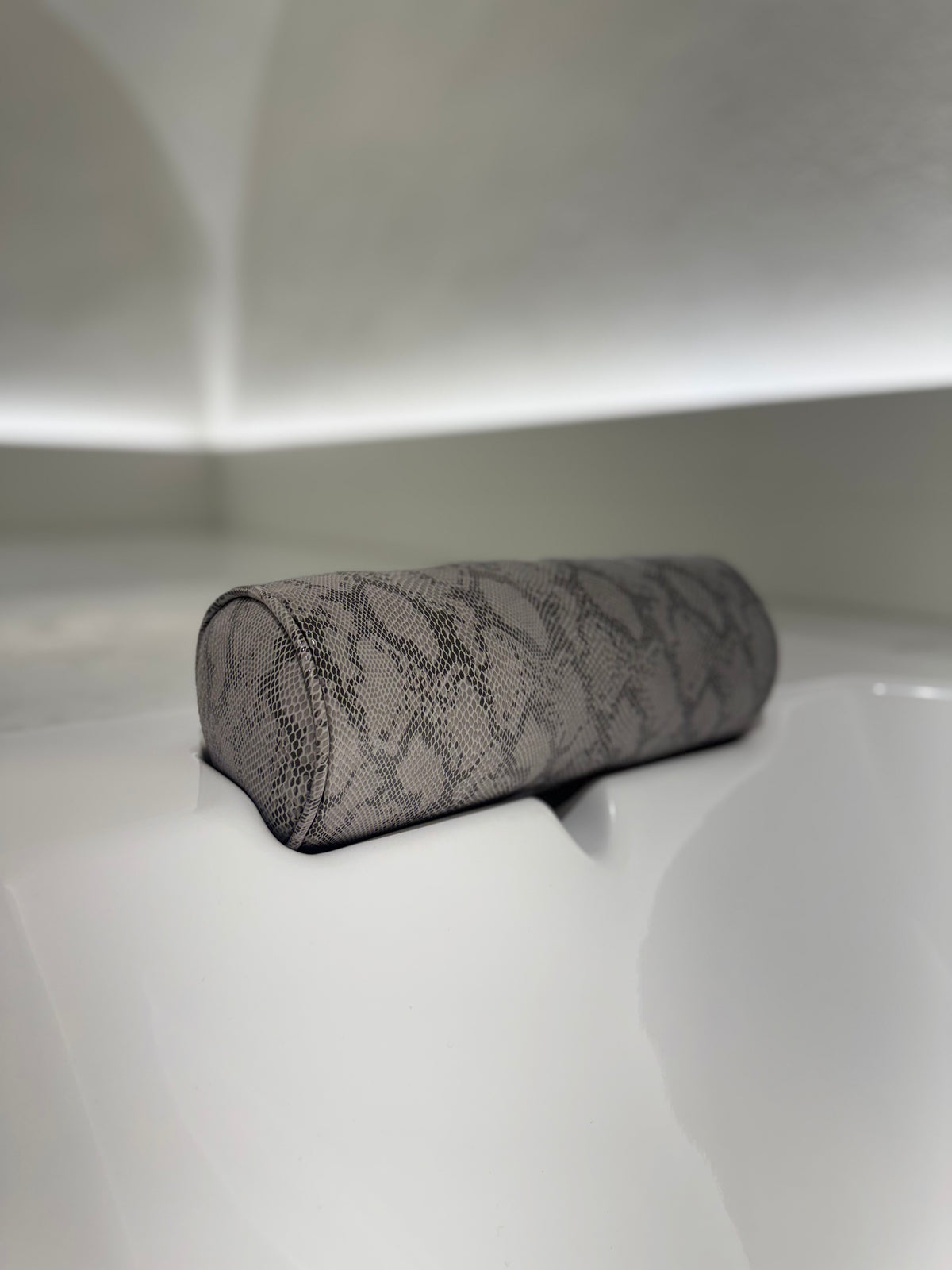 Nackenrolle Kurz von Obermaier – Snake Print