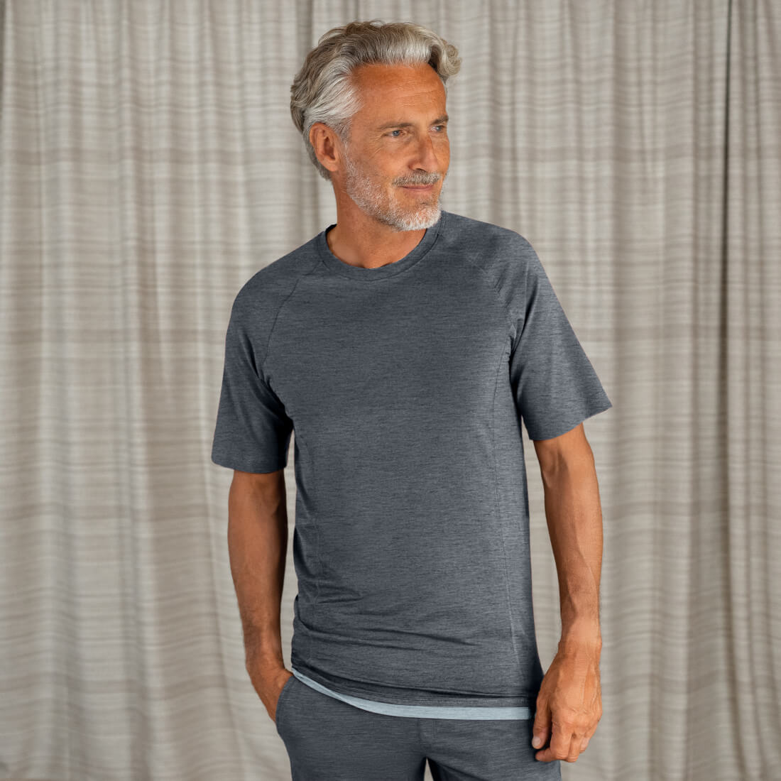 T-Shirt Men "Stay Warm" von Dagsmejan – Dark Grey Melange