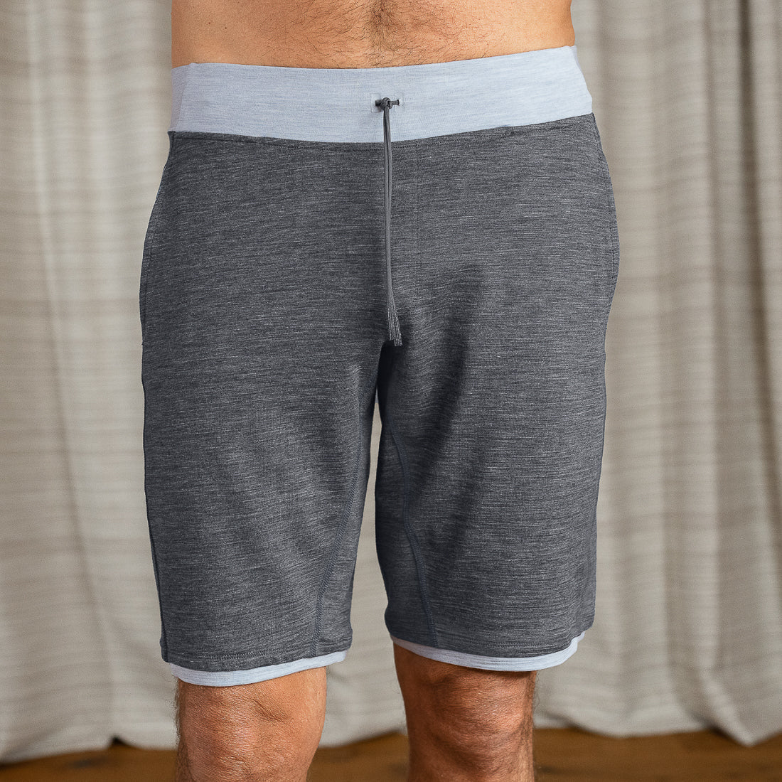 Shorts Men "Stay Warm" von Dagsmejan – Dark grey melange
