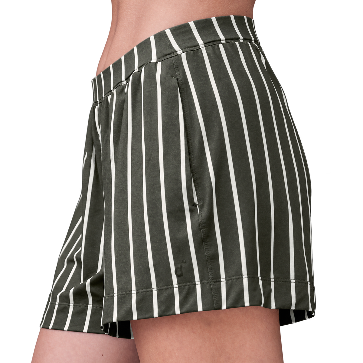 Shorts Loose Fit Women "Stay Cool" von Dagsmejan – Classic Stripes, freigestellt